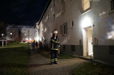 Sindelfingen: Rauchender Top auf Herd loesst Feuerwehreinsatz aus.